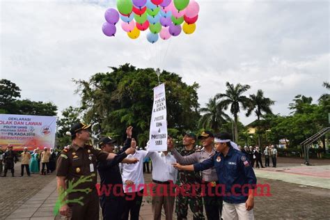 PANWASLU TRENGGALEK DEKLARASI TOLAK DAN LAWAN POLITIK UANG DAN