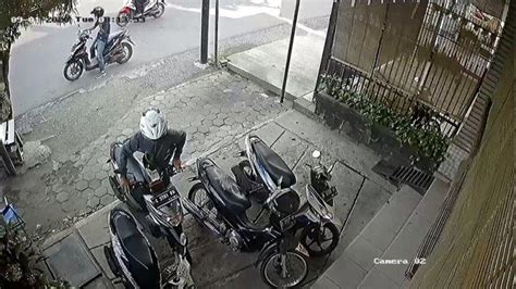 Benarkah Mengunci Motor Dalam Posisi Setang Ke Kanan Bisa Cegah