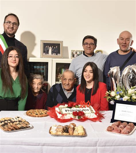 Achille Schiavi Festeggia 100 Anni Con La Famiglia E Il Sindaco