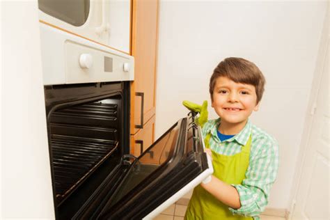 The 6 Best Methods for Cleaning a Microwave - The BHD