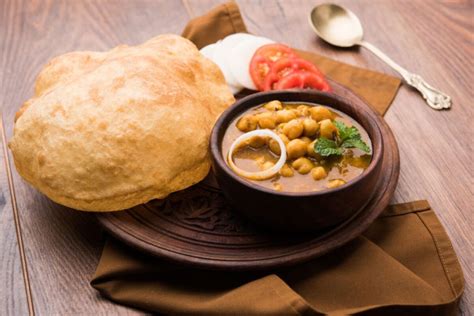 Chole Bhature - The classic evergreen dish - Hogr Blog