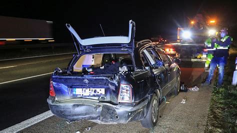 Kleintransporter Kracht Auf A7 In Auto Schwerer Unfall Bei Bad Kissingen