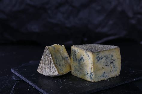 How To Make Blue Cheese A Behind The Scenes Guide Murrays Cheese