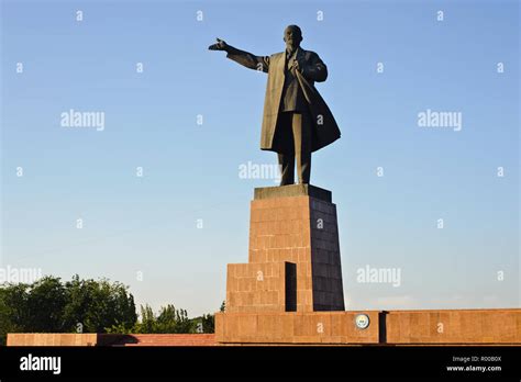 Statue of Lenin ( Kyrgyzstan Stock Photo - Alamy