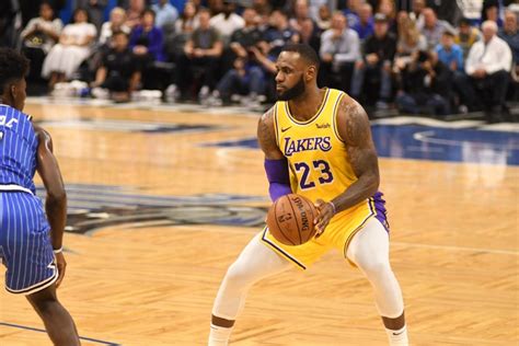 Lakers Vencem Raptors Em Jogo Acirrado Davis E James Brilham Em Quadra