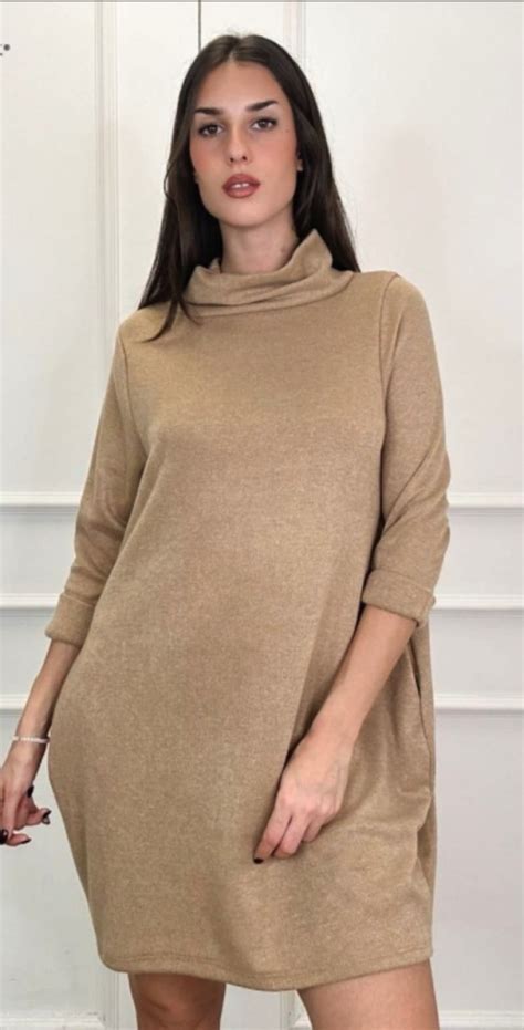 Sweater Kleed Met Zakjes In Camel Diva Fashion