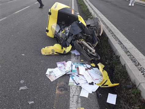 Caravaggio Scontro In Via Treviglio Ferito Un Giovane Postino Prima