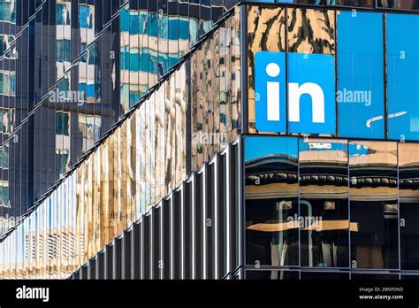 Nov 17 2019 San Francisco Ca Usa Linkedin Headquarters In Soma