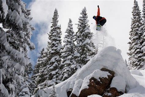 Snowboarding in Aspen, USA - Travel2Next