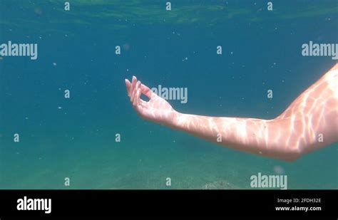 Woman Drowning Stock Videos And Footage Hd And 4k Video Clips Alamy