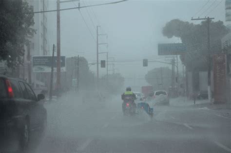 Casas Desabam Durante Forte Chuva Em Manaus Segundo Defesa Civil