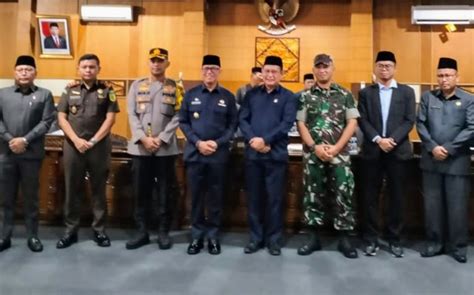 Pj Bupati Oku Hadiri Rapat Paripurna Penyerahan Keputusan Dprd Oku