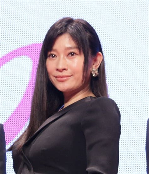 篠原涼子「なんで、私？」も28年ぶり紅白で見せつけた存在感トップ女優の原曲キー熱唱に集まった賛 ブレインズ博士の楽器演奏、囲碁将棋を楽しむ人生