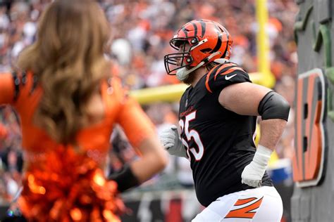 Alex Cappa Cincinnati Bengals Guard Returns After Injury Vs Minnesota