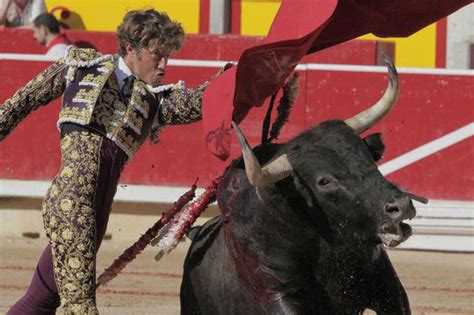 Manuel Escribano Estable En La Uci Tras La Cogida Del S Bado Cultura