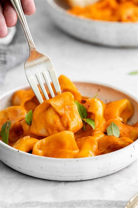 Creamy Cheese Tortellini W Vodka Sauce The Cheese Knees