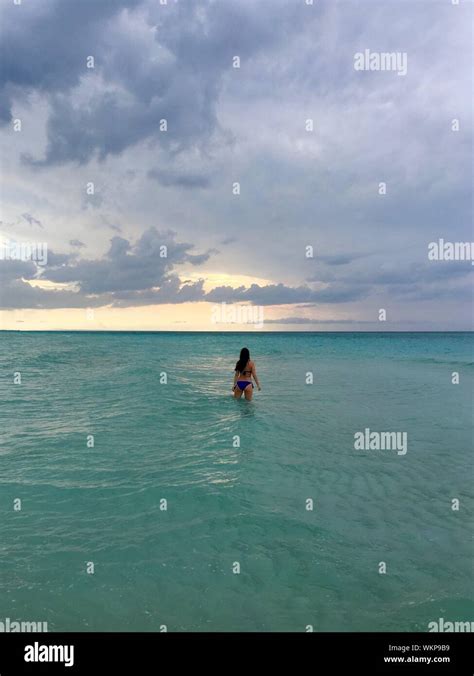 Cuba beach bikini Banque de photographies et dimages à haute résolution Alamy