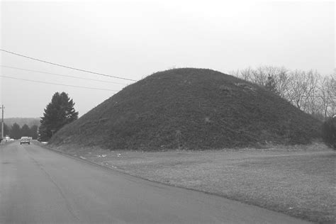 Mound Builders: A Travel Guide to the Ancient Ruins in the Ohio Valley ...