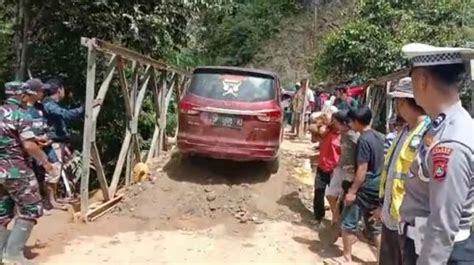 Sempat Ambruk Jembatan Di Jalan Poros Mamasa Polman Sudah Bisa