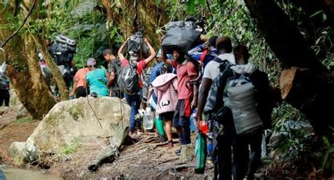 Venezolanos rescatan a una niña abandonada en la selva del Darién ALnavío