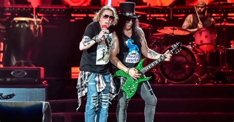 Guns N Roses Guncang Penggemarnya Di Gelora Bung Karno