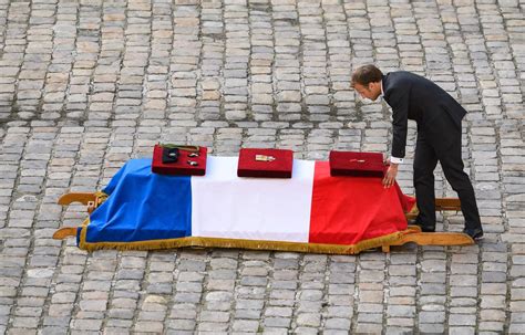 Mort De Maxime Blasco L Hommage Au Soldat Dans La Cour Des Invalides