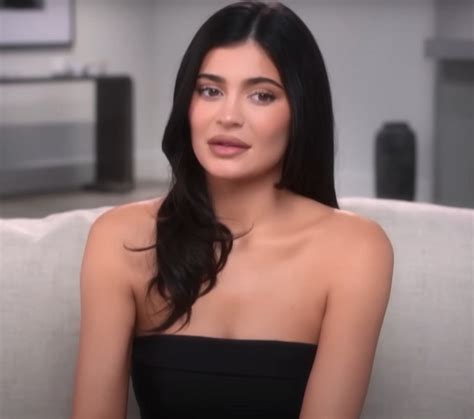 Kylie Jenner Priznala Da Je Pove Ala Grudi Kada Je Imala Godina