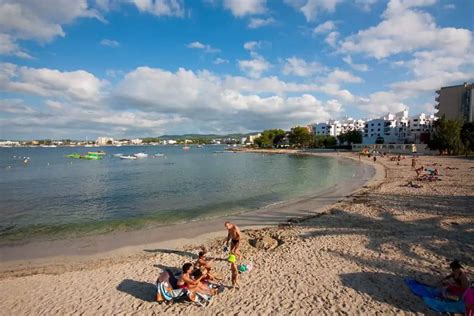 Cala Pinet Guía Playas Ibiza 2025