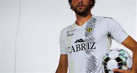 Novas Camisas Do Cd Tondela Cdt Mantos Do Futebol