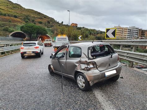 Messina Grave Incidente In Tangenziale Gazzetta Del Sud