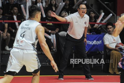 Pelatih Johannis Winar Ungkap Kunci Sukes Pelita Jaya Di Final Ibl All