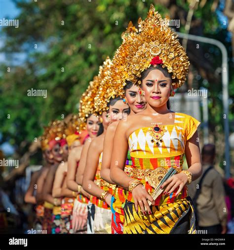 DENPASAR Insel BALI Indonesien 11 Juni 2016 Gruppe Von