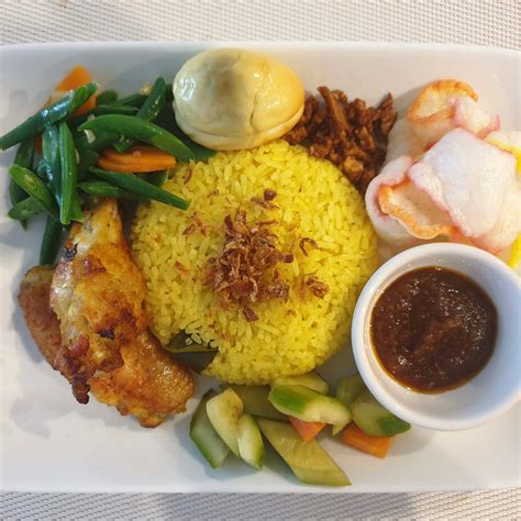 Nasi Kuning Komplit Delivery Momma