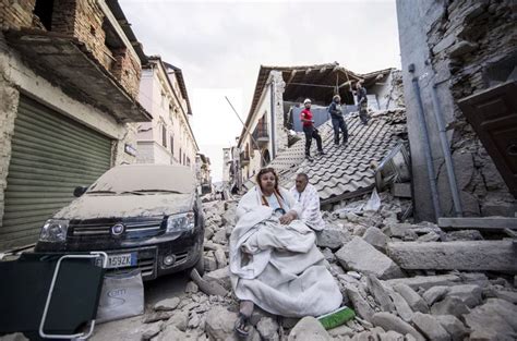 Terremoto Centro Italia La Diretta Almeno Morti Case Implose