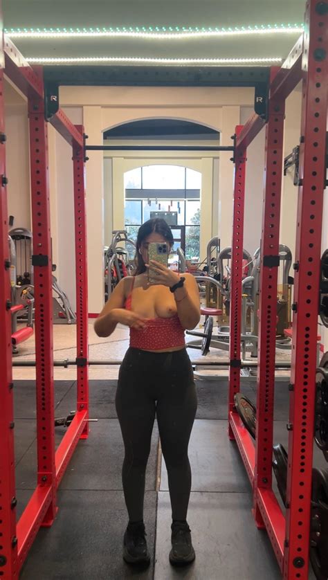 No One Has Any Clue My Tits Are Out R PublicFuckTube