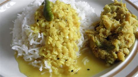 Bengali Cuisine আলুপোস্ত বিউলির ডালের ক্লাসিক কম্বোকে গোল দিতে হাজির চিংড়ি এমন রান্না আগে