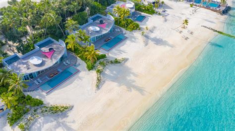 foto aérea de belas villas de praia tropical paradisíaca nas maldivas