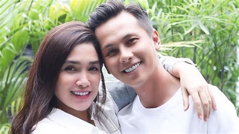 Potret Romantis Andhika Pratama Dan Ussy Sulistiawaty Liburan Di