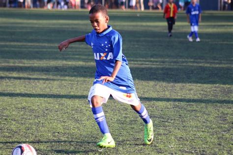 Joia da base do Cruzeiro Estevão Willian deixa o clube e tem nome