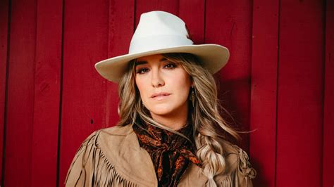 See Lainey Wilson On The Set Of Yellowstone Season 5 K102 Muss