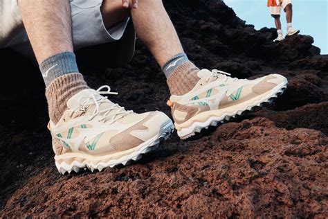 Go Outside in the Mizuno Wave Mujin TL GORE-TEX - Releases