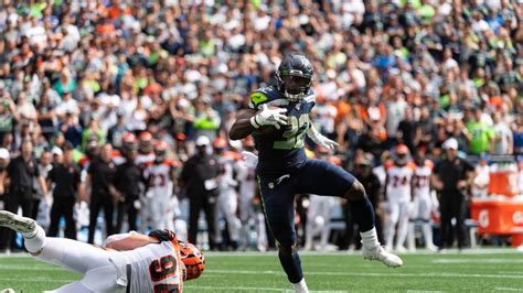 2019 Week 1: Chris Carson's Relentless Effort Gives Seahawks Key Third-Down Pickup Late