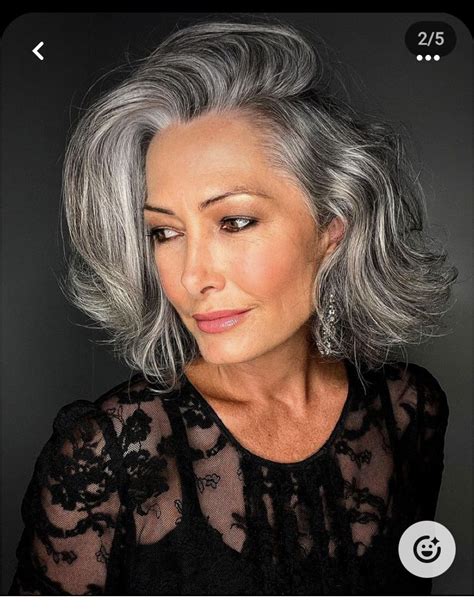 Pin By Agnes On Coupes De Cheveux Grey Hair Inspiration Silver Haired Beauties Beautiful