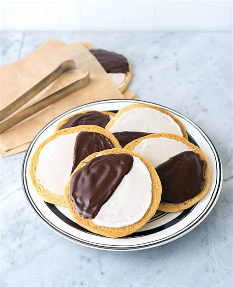 Black and White Cookies - VEGAN MOSVEGAN MOS