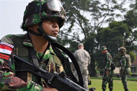 Us Soldiers Share Tactical Knowledge With Indonesian Armed Forces