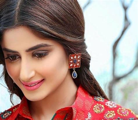 Sajal Aly Wallpapers Top Free Sajal Aly Backgrounds Wallpaperaccess