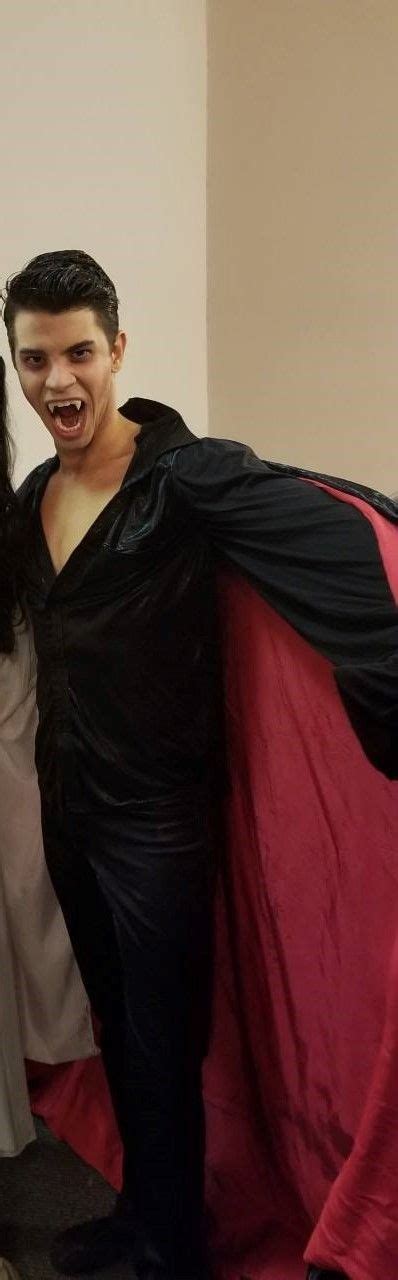 Pin Van Omniversal Exploration Op Hot Vampire Men And Gay Vampires Vampire Men Vampire