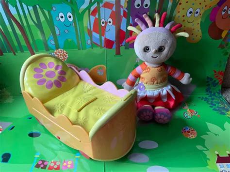 In The Night Garden Musical Chase N Play Moving Bed With Upsy Daisy