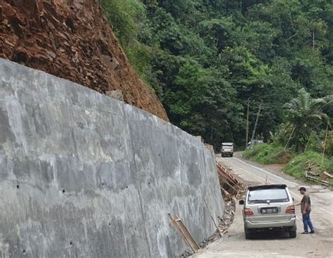 Bangun Dinding Beton Setinggi Enam Meter Antisipasi Longsor Di Sumsel