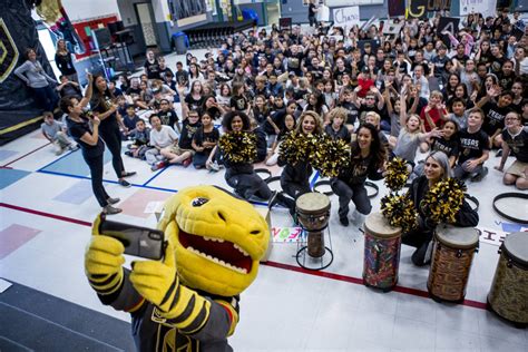 Golden Knights mascot leads Henderson school’s pep rally — VIDEO | Las ...